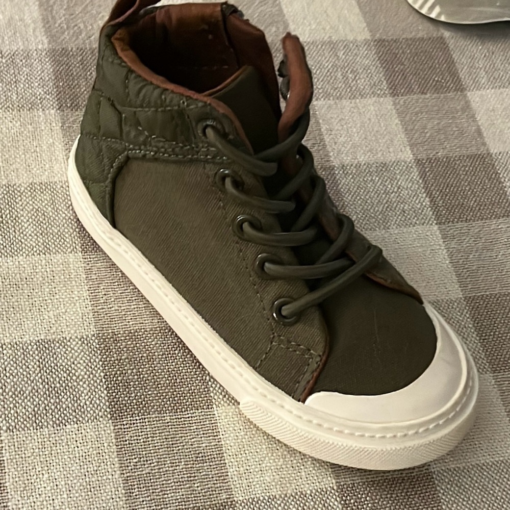Old Navy Kids' Green High-Top Sneakers size 7